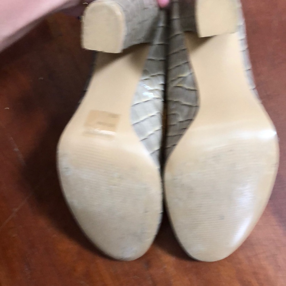 Grey and yellow high heels, super comfortable! - Picture 3 of 3